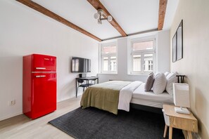 Iron/ironing board, free WiFi, bed sheets - Blueground | Žižkov, city view, nr Vitkov Hill (PRG-95) (Prague)