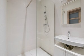 Hair dryer, towels - Blueground | Žižkov, city view, nr Vitkov Hill (PRG-95) (Prague)