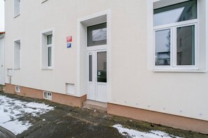 Exterior detail - Blueground | Žižkov, view, nr Vitkov Hill (PRG-96) (Prague)