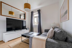 TV - Blueground | Dejvice, view, nr Prague Castle (PRG-97) (Prague)