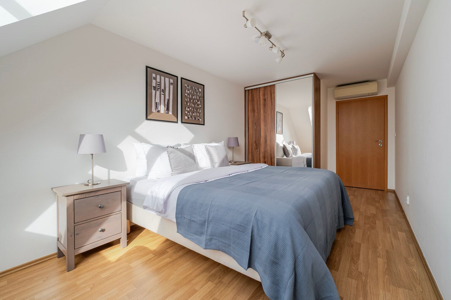 2 chambres, fer et planche à repasser, Wi-Fi gratuit, draps fournis