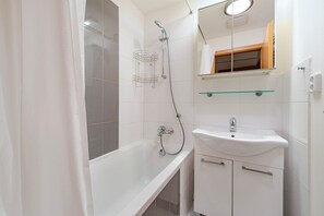 Hair dryer, towels - Blueground | Dejvice, view, nr Prague Castle (PRG-97) (Prague)