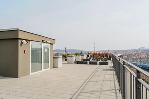 Terrace/patio - Blueground | Vinohrady, rooftop, nr Riegrovy Sady (PRG-98) (Prague)