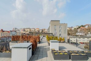 Terrace/patio - Blueground | Vinohrady, rooftop, nr Riegrovy Sady (PRG-98) (Prague)
