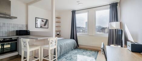 Iron/ironing board, free WiFi, bed sheets