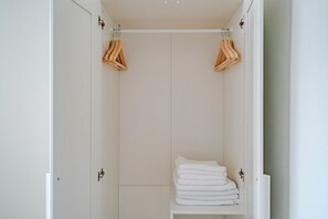 Interior - Blueground | Vinohrady, view, nr Riegrovy Sady (PRG-79) (Prague)