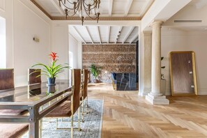 Dining - Luxurious, brand new apt Piazza del Popolo 4bedroom and 4bathroom in historic building (Roma)