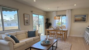 Living area - NEW LISTING - Coastal Pismo Escape • Steps to Beach & Downtown • 2 Car Garage (Pismo Beach)