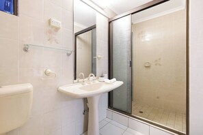 Hair dryer, towels - Tropica Oasis Elevated Seaside Living with Pool (Rapid Creek)