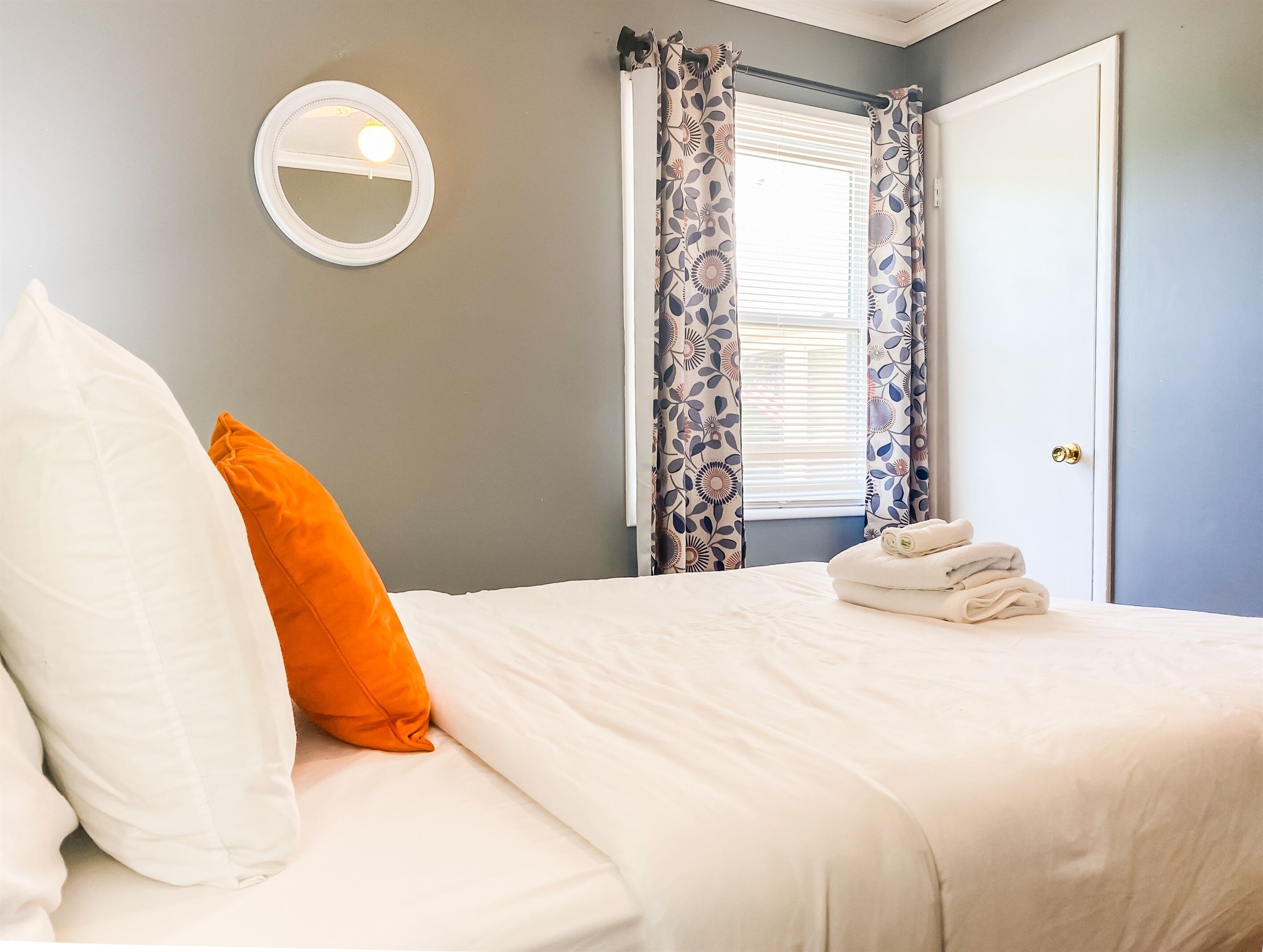 5 bedrooms, desk, iron/ironing board, free WiFi