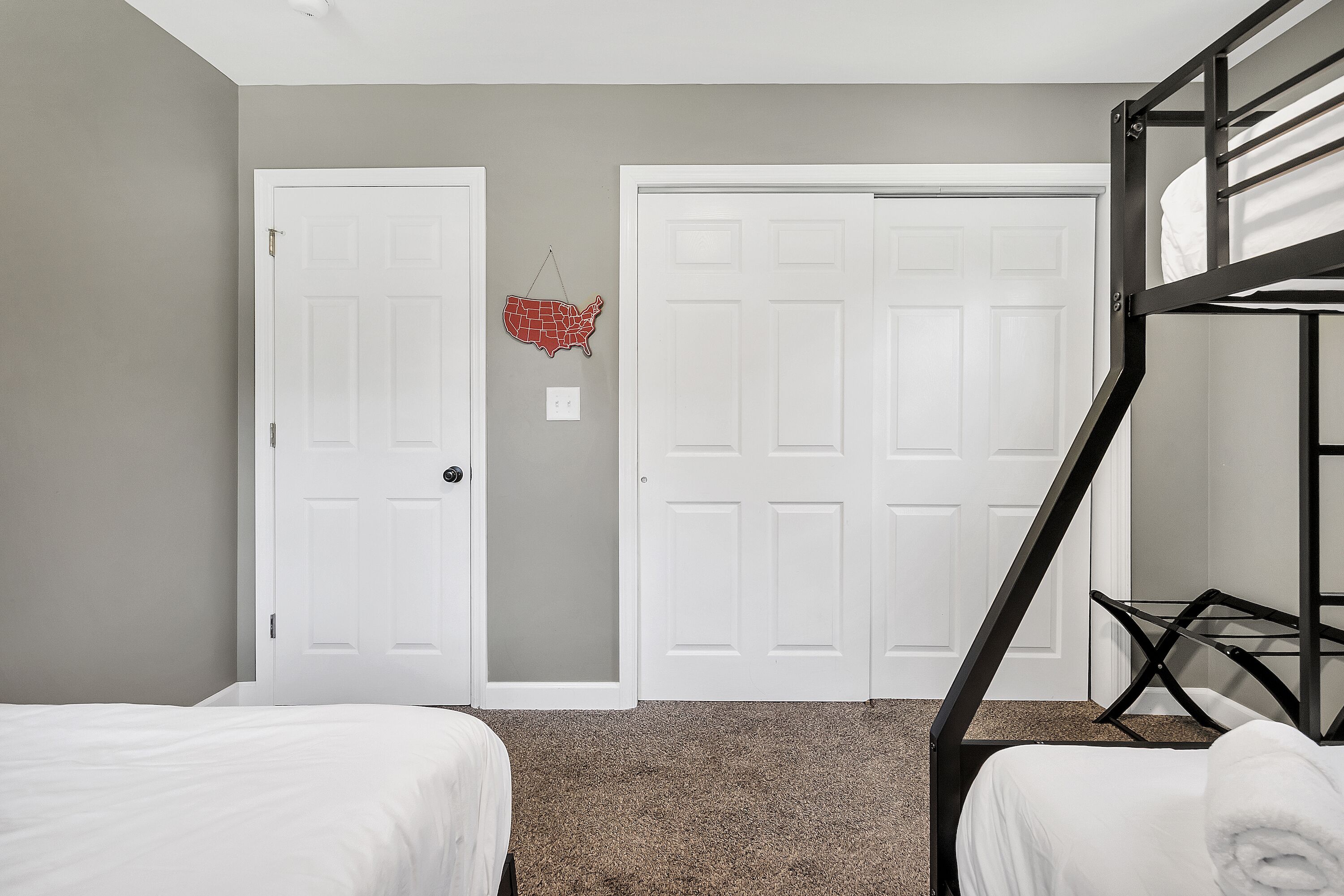 5 bedrooms, desk, iron/ironing board, free WiFi