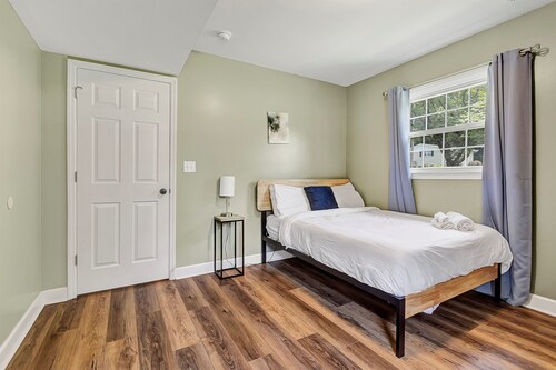 Bethany Grove House B | Cozy Stay w/ Pool Access