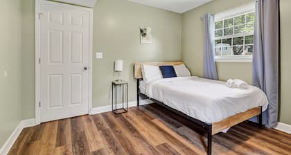 Bethany Grove House B | Cozy Stay w/ Pool Access