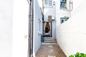 Exterior detail - Charming Garden Flat in North Kensington (London)