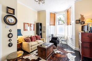 TV - Charming Garden Flat in North Kensington (London)