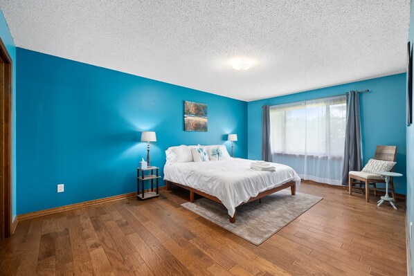 3 bedrooms, iron/ironing board, free WiFi, bed sheets
