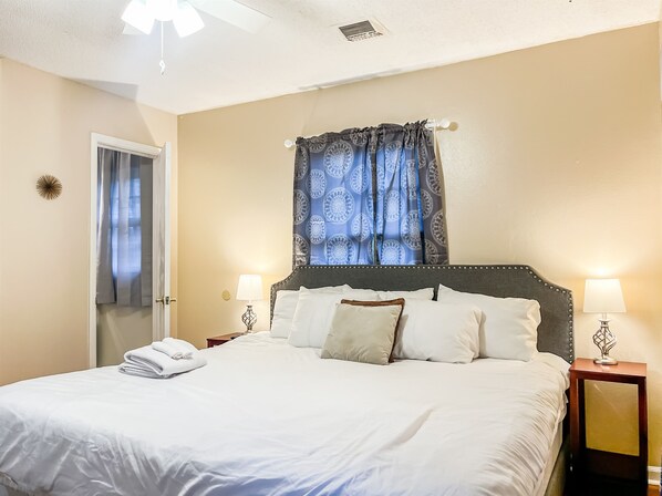 3 habitaciones, escritorio, tabla de planchar con plancha y wifi gratis 