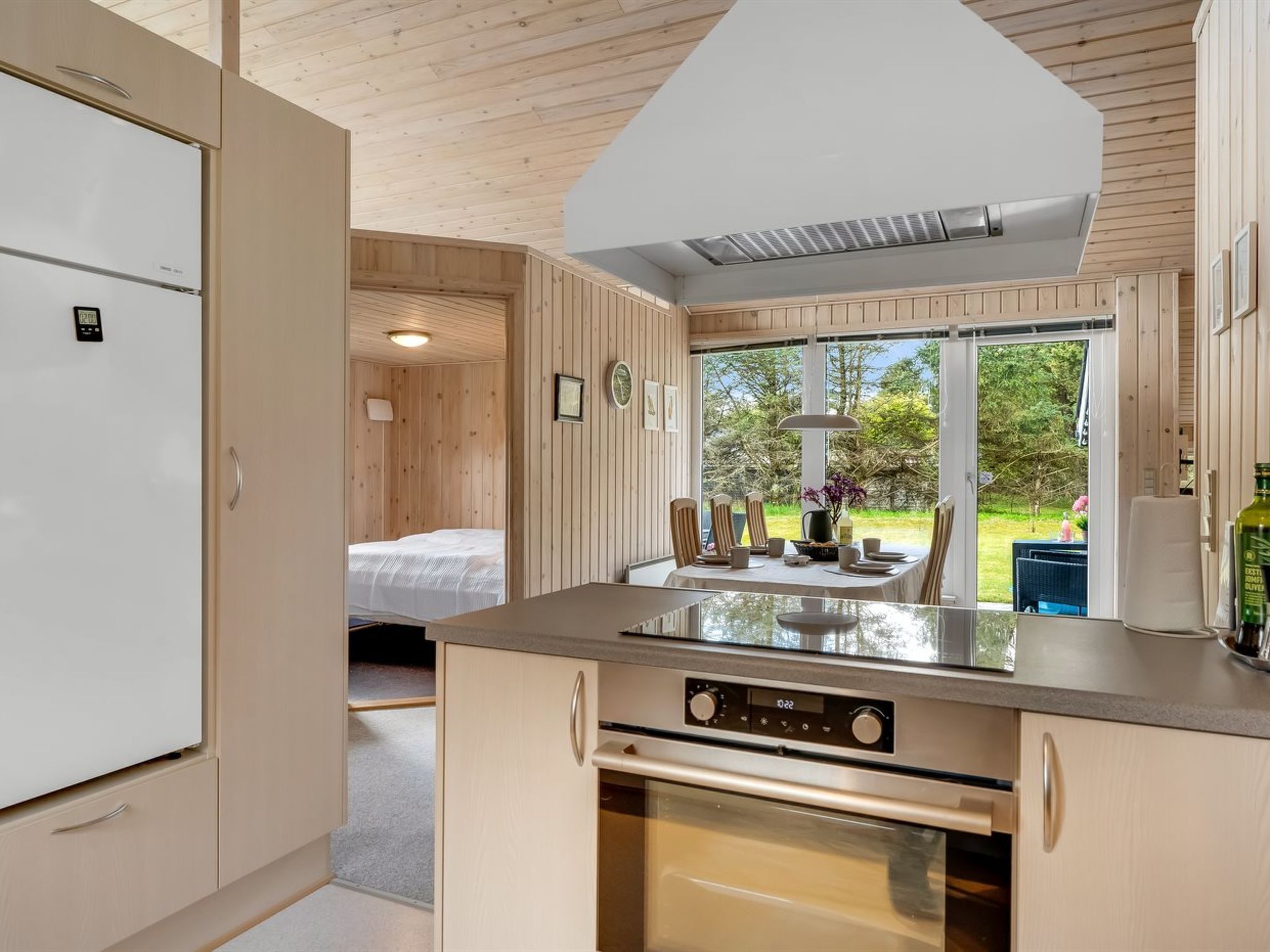 Fridge, microwave, dishwasher, cookware/dishes/utensils