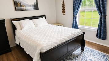 3 bedrooms, iron/ironing board, WiFi, bed sheets