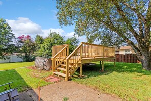 Property grounds - Shady Grove Cottage | Poolside Stay in Madison (Madison)