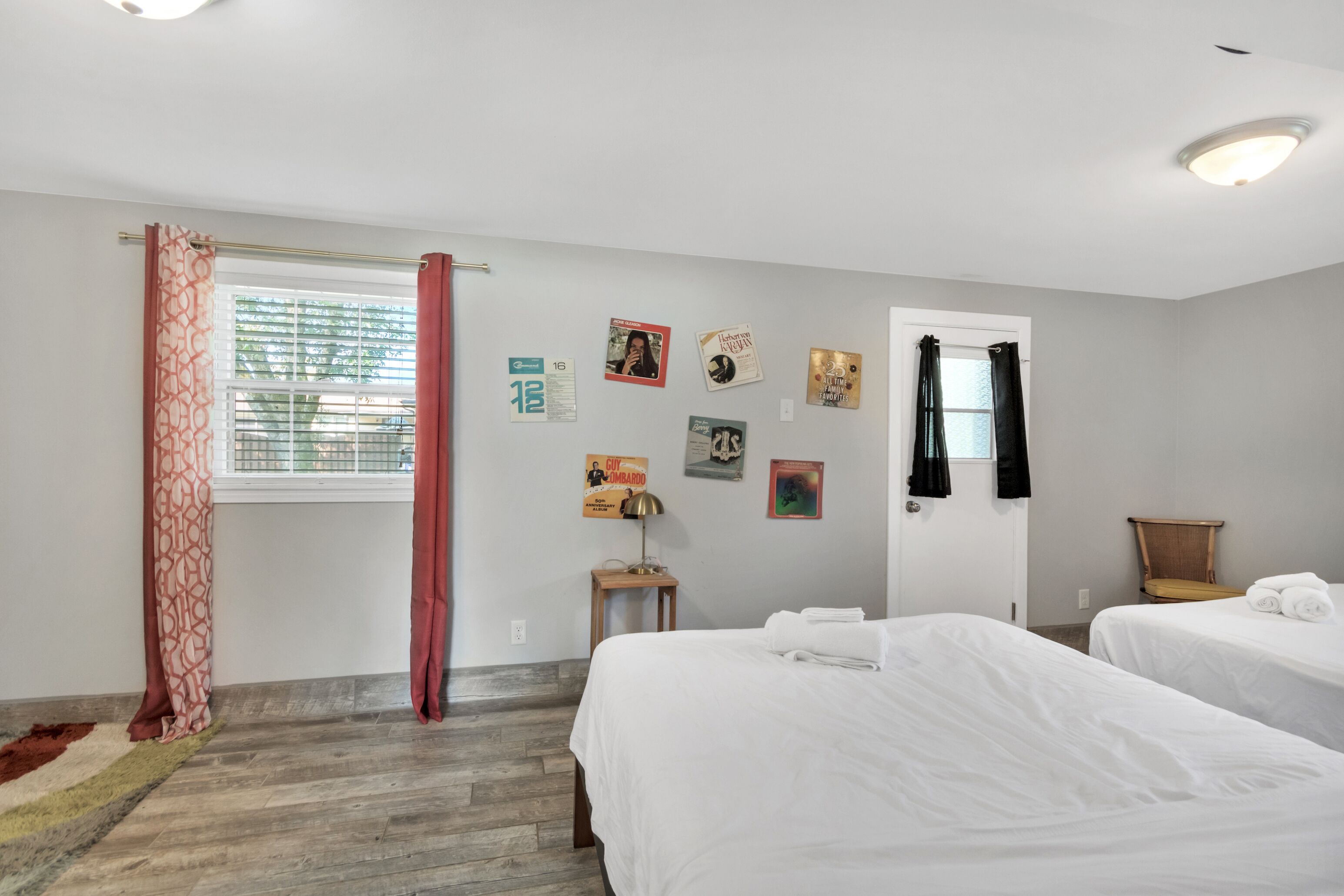 5 slaapkamers, een strijkplank/strijkijzer, gratis wifi, beddengoed