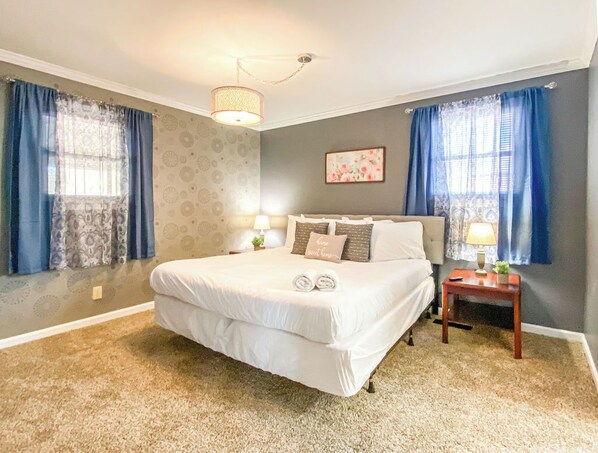 4 bedrooms, desk, iron/ironing board, free WiFi