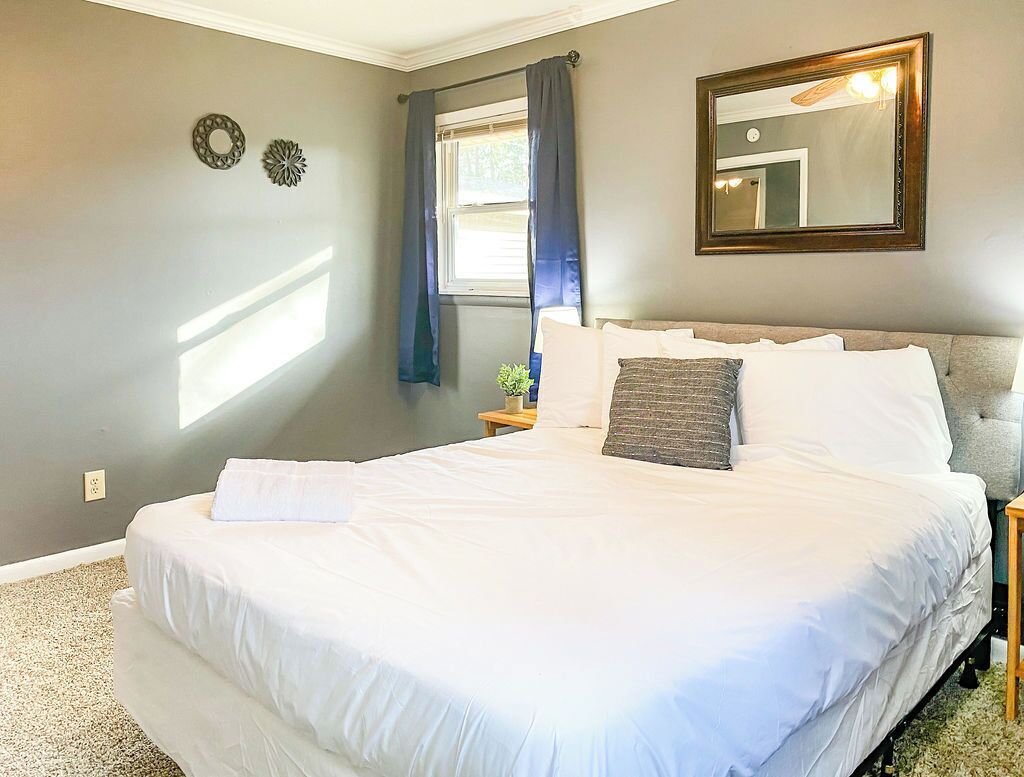 4 bedrooms, desk, iron/ironing board, free WiFi
