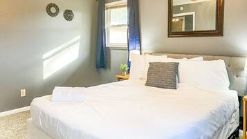 4 bedrooms, desk, iron/ironing board, free WiFi