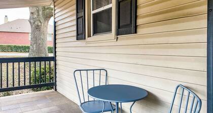 The Cardinal Place | Relaxing Stay Near Downtown