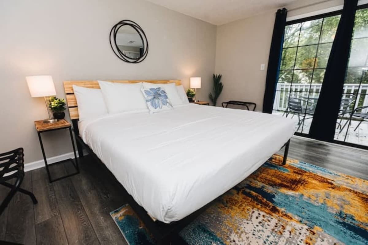 4 bedrooms, iron/ironing board, travel crib, free WiFi