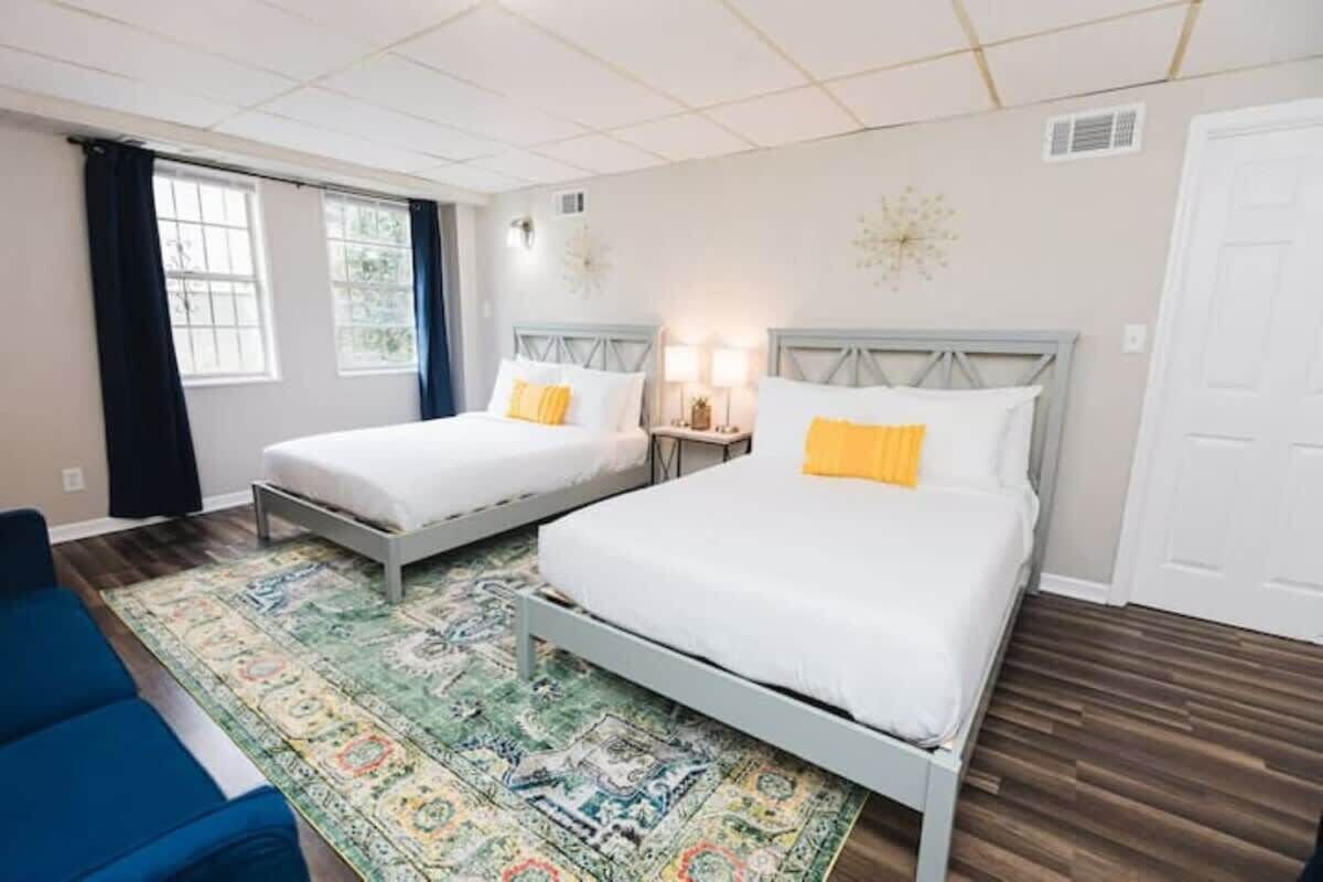 4 bedrooms, iron/ironing board, travel crib, free WiFi