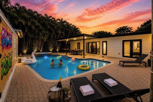 Luxury 6BR Oasis w/ Pool, Fire Pit & Game Area • Sleeps 18