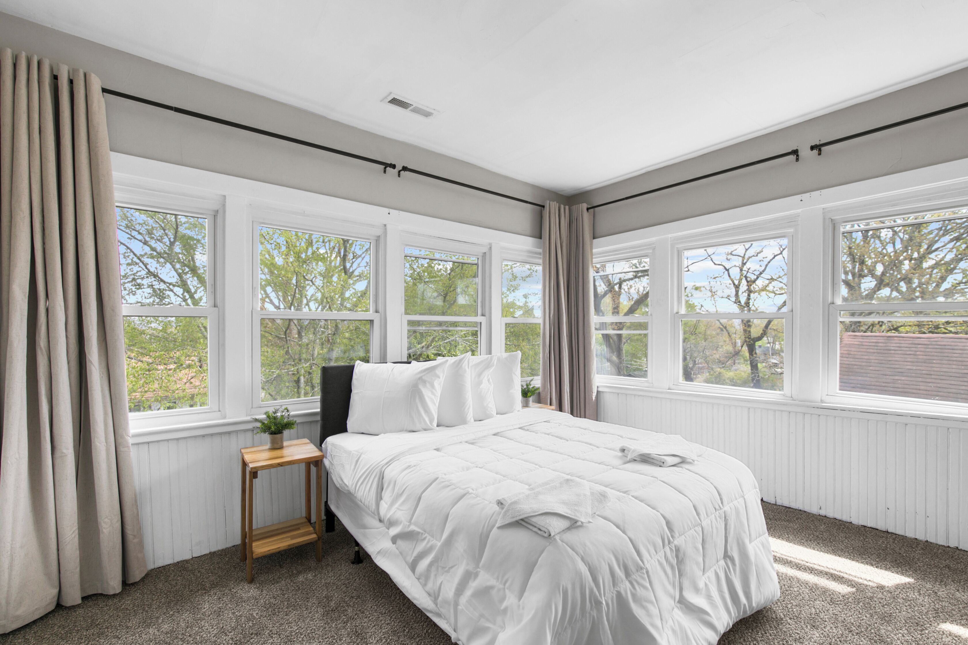 5 bedrooms, desk, iron/ironing board, free WiFi