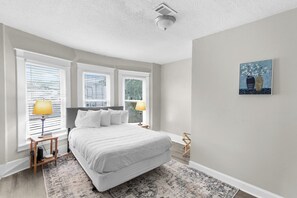 5 habitaciones, tabla de planchar con plancha y wifi gratis 