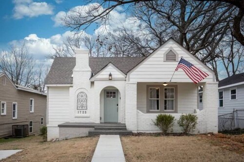 Heritage on 28th- King Bed/Near Downtown/Patio