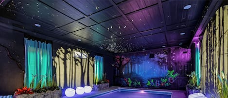 Kolam renang indoor