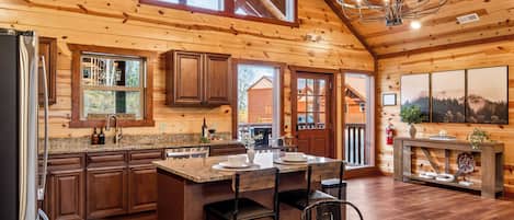 Superior Cabin, Mountain View | Private kitchen