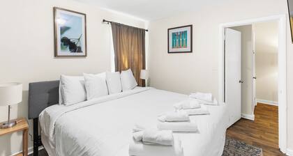Norwood Seven Flat No. 1 - King Bed/WiFi/Cozy