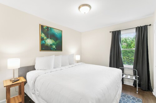 Norwood Seven Flat No. 7 - Downtown/King Bed/2BR