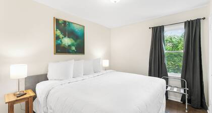 Norwood Seven Flat No. 7 - Downtown/King Bed/2BR