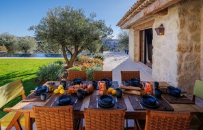 Outdoor dining - Casa Tua – Iconic villa, sea & Saint-Paul views (Saint Paul de Vence)