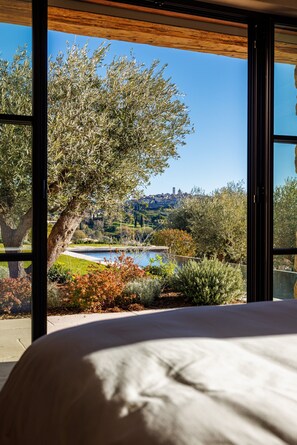5 bedrooms, iron/ironing board, free WiFi, bed sheets - Casa Tua – Iconic villa, sea & Saint-Paul views (Saint Paul de Vence)