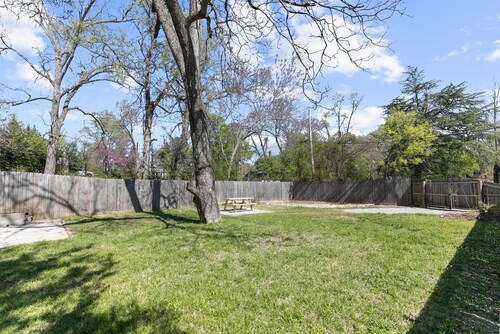 Ruffner Retreat House | Fenced Yard & Group Stay