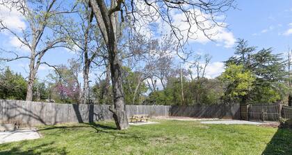 Ruffner Retreat House | Fenced Yard & Group Stay