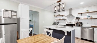 The 86th Street Retreat | Patio/King Bed/Groups