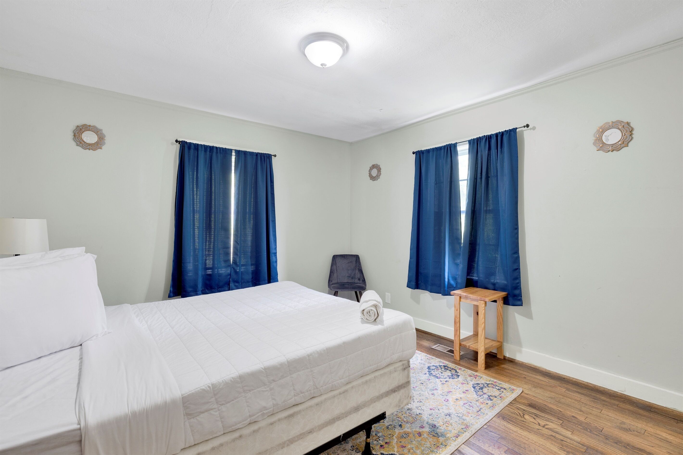 3 slaapkamers, een strijkplank/strijkijzer, gratis wifi, beddengoed
