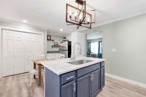 Interior - The 86th Street Retreat | Patio/King Bed/Groups (Birmingham)
