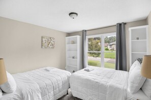 4 bedrooms, iron/ironing board, free WiFi, bed sheets