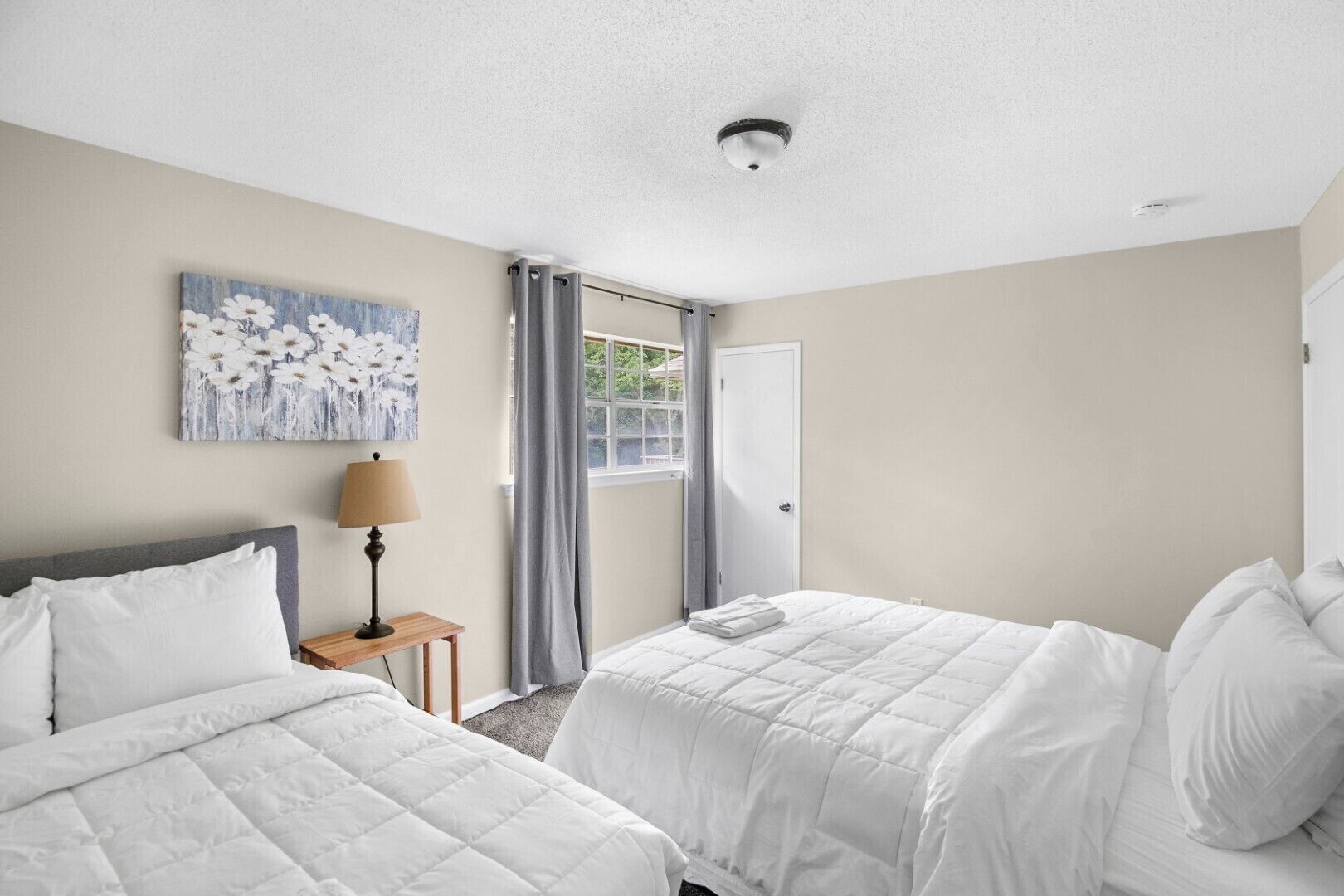 4 slaapkamers, een strijkplank/strijkijzer, gratis wifi, beddengoed