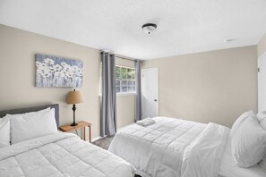 4 slaapkamers, een strijkplank/strijkijzer, gratis wifi, beddengoed